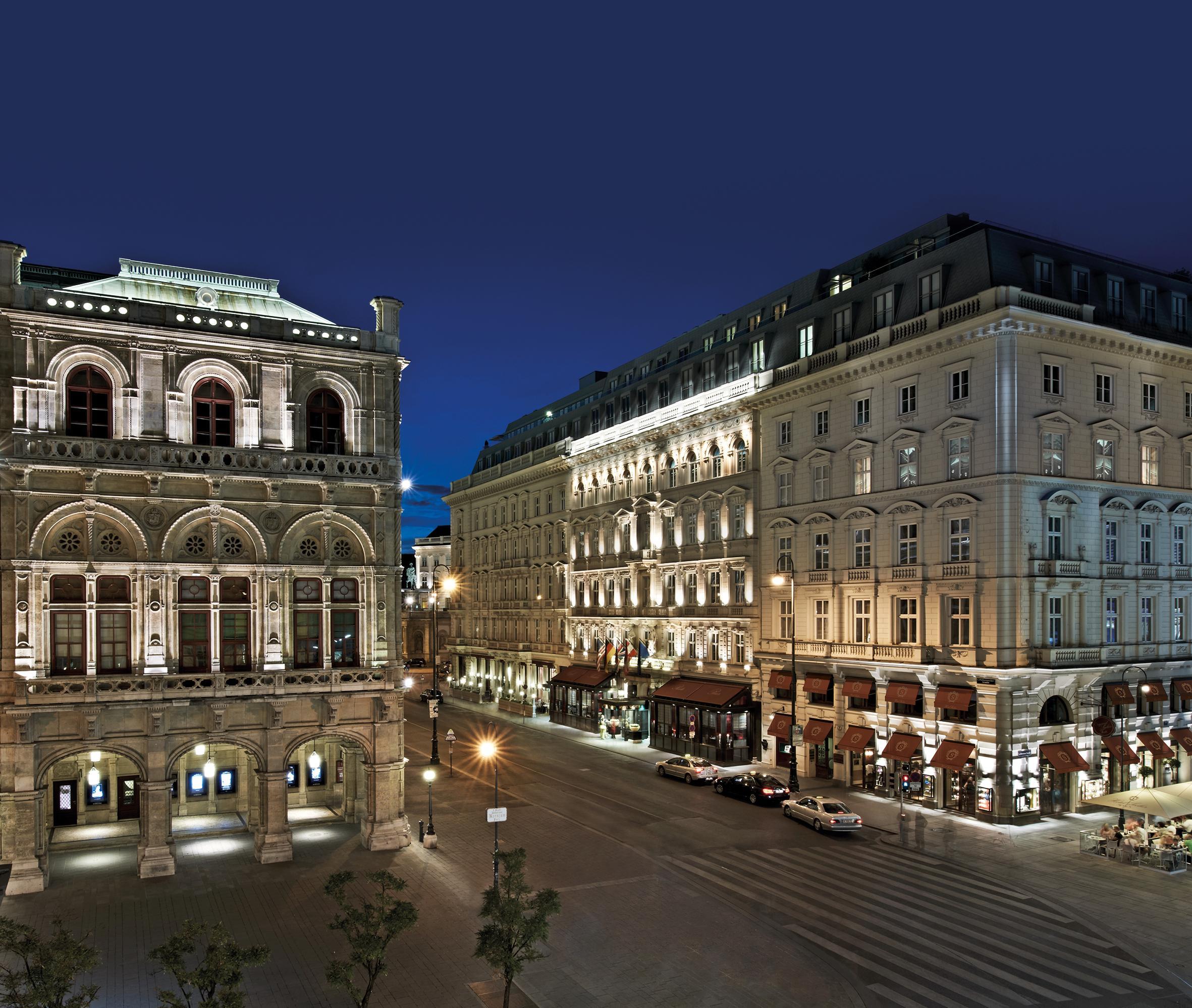 Hotel Sacher Wien Buitenkant foto The Vienna Opera and the Hotel Sacher