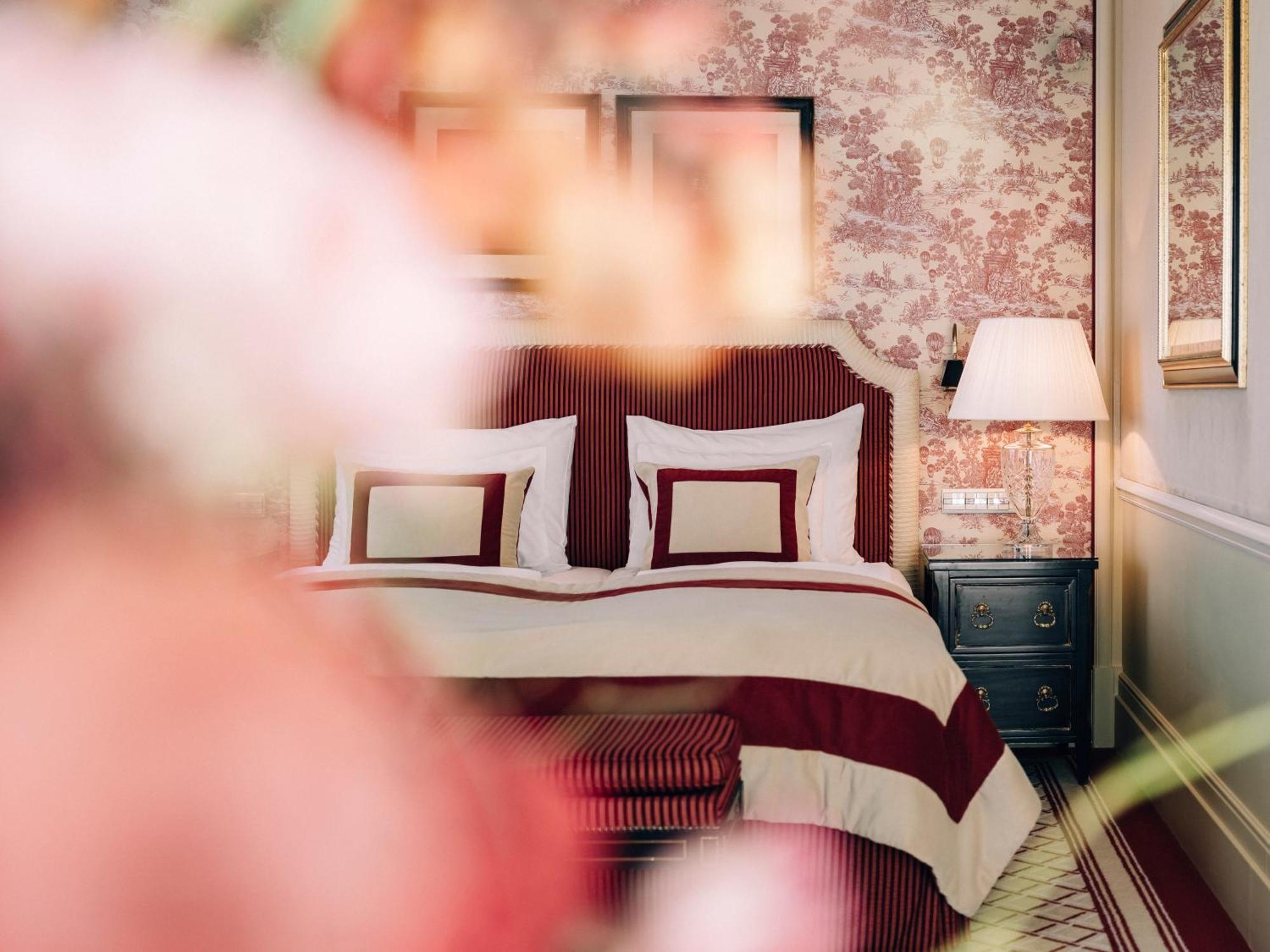 Hotel Sacher Wien Buitenkant foto A bedroom at the hotel
