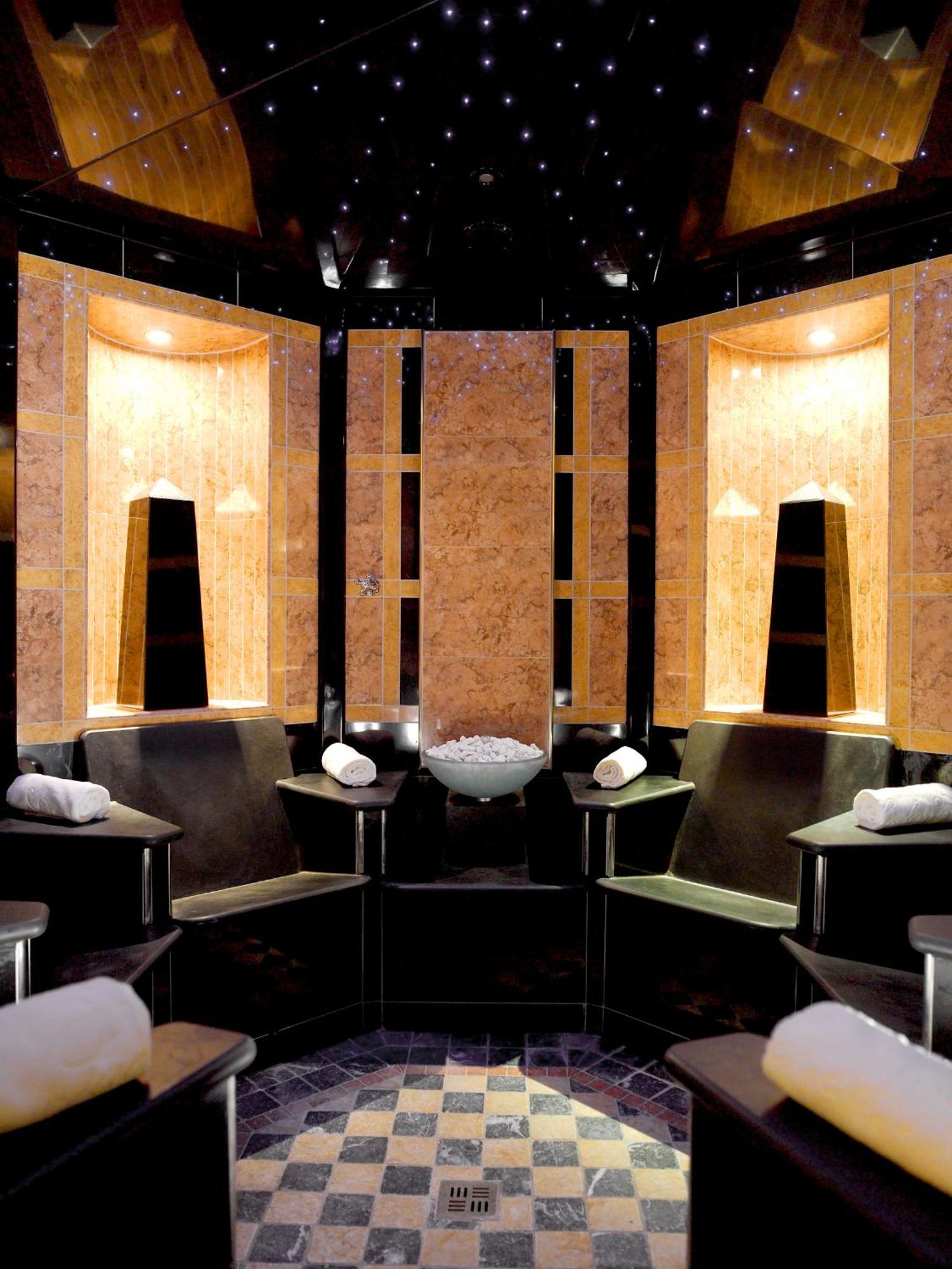 Hotel Sacher Wien Faciliteiten foto The interior of the spa
