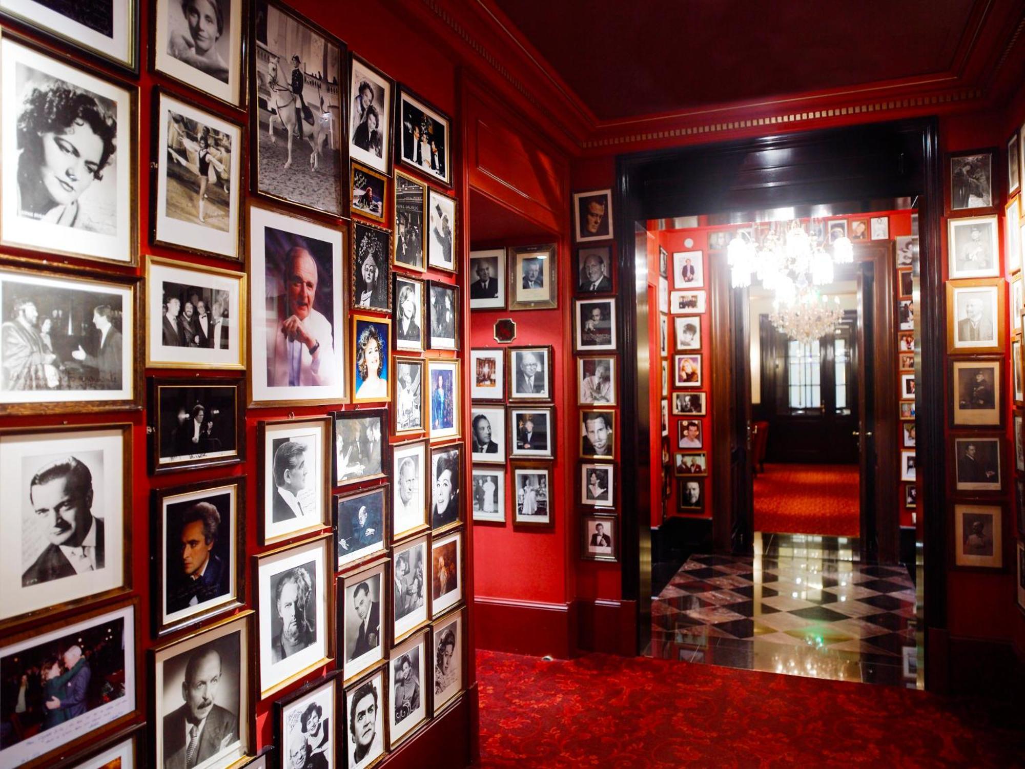 Hotel Sacher Wien Buitenkant foto The entrance to the nightclub